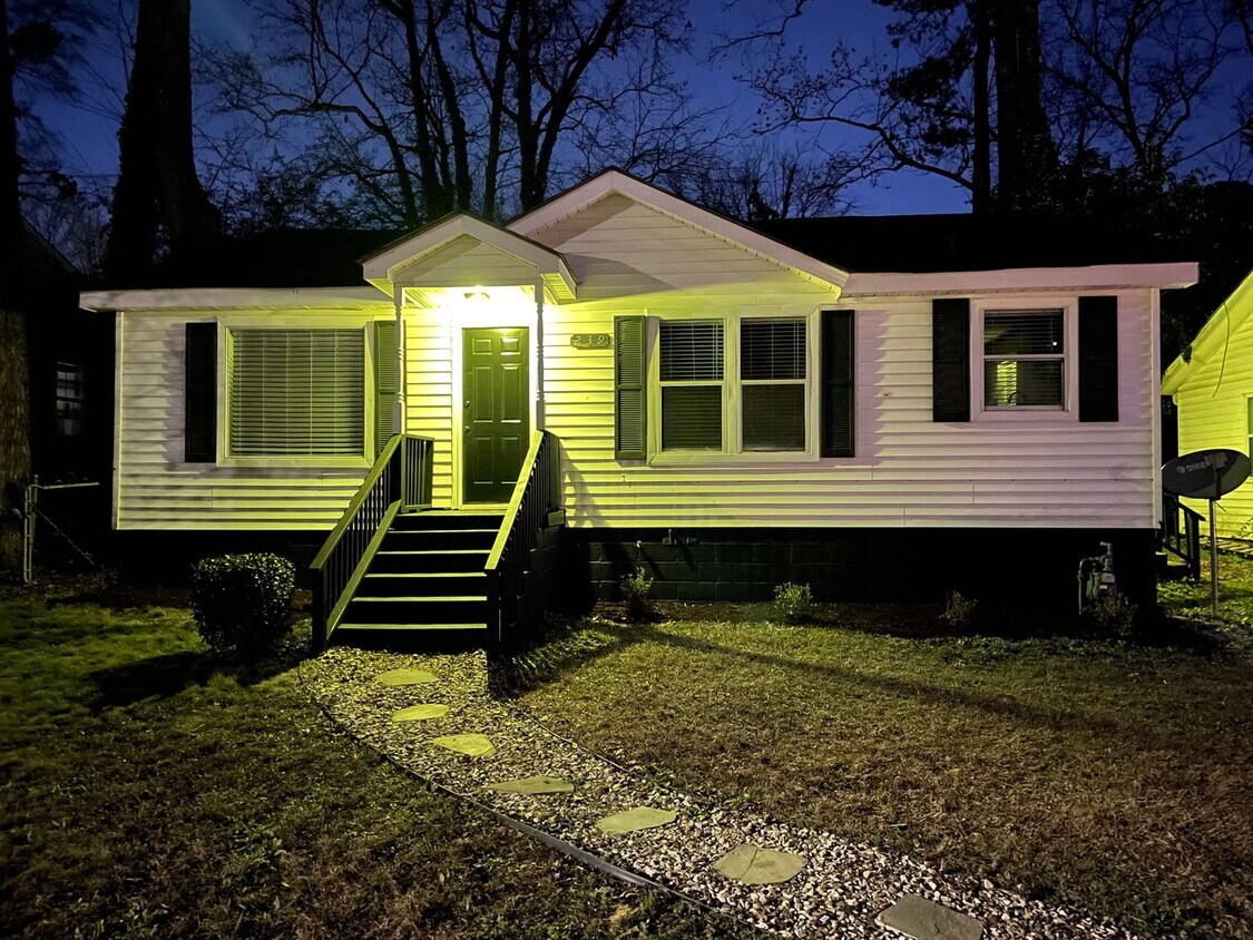 Primary Photo - 3 Bed 2 Bath in Hapeville!