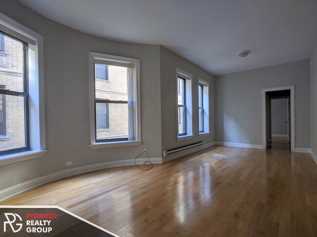Building Photo - 1216 N Dearborn St