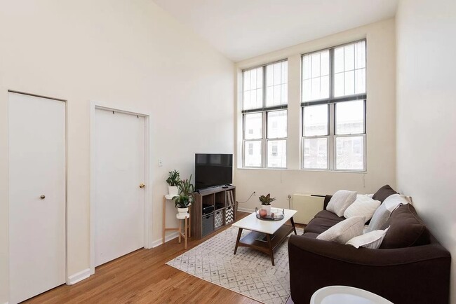 Building Photo - 450 7th St