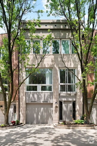 Building Photo - 2675 N Greenview Ave