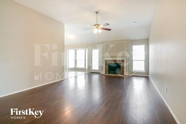 Building Photo - 903 Hillwood Court