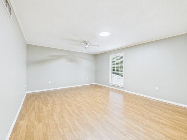 Foto del edificio - 107 Guillot Rd