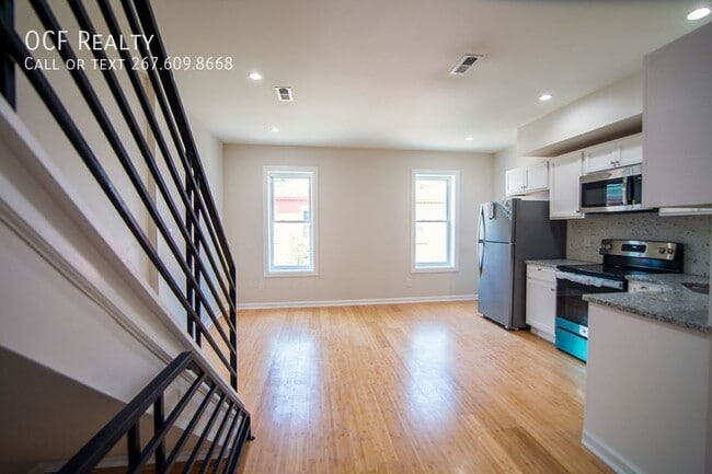 Building Photo - 2428 Sharswood St