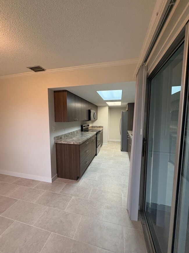 Building Photo - 210 Delido Ct