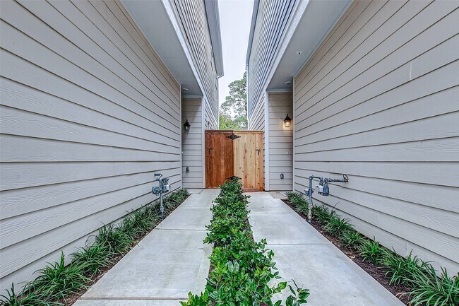 Foto del edificio - 5105 Pine Reach Dr