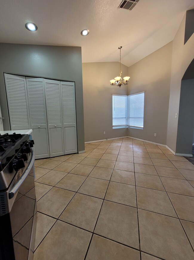 Building Photo - 5104 Crystal Breeze Ln