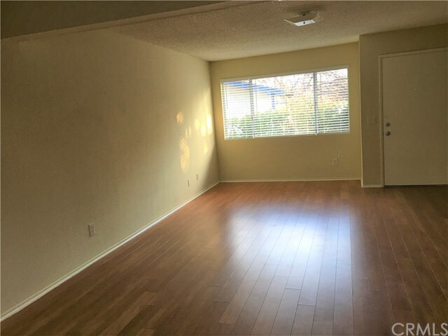 Building Photo - 33 N Grand Oaks Ave
