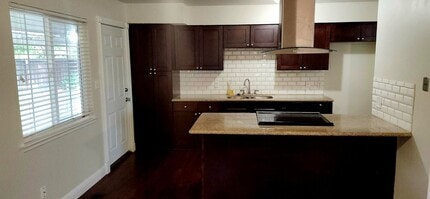 Building Photo - 4888 E Carmen Ave