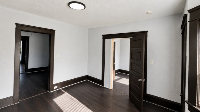 Foto del edificio - 2912 E 102nd St