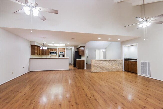 Building Photo - 3619 Maple Glen Dr