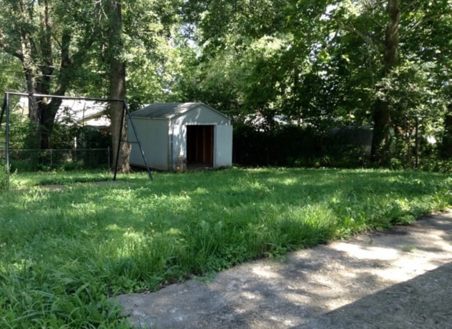 Building Photo - 11405 Crystal Ave