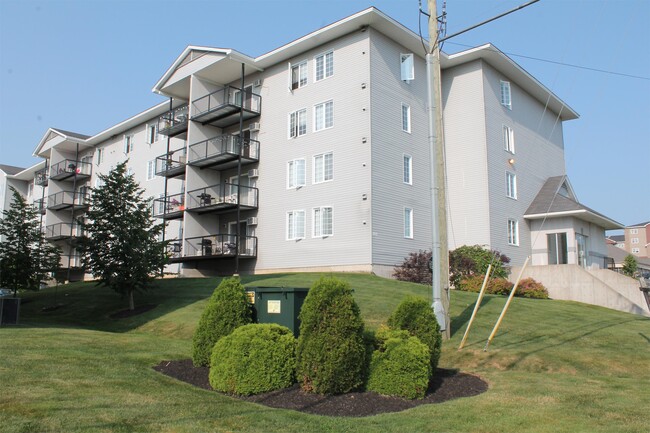 Photo du bâtiment - 100 Bishop DriveUnit 108