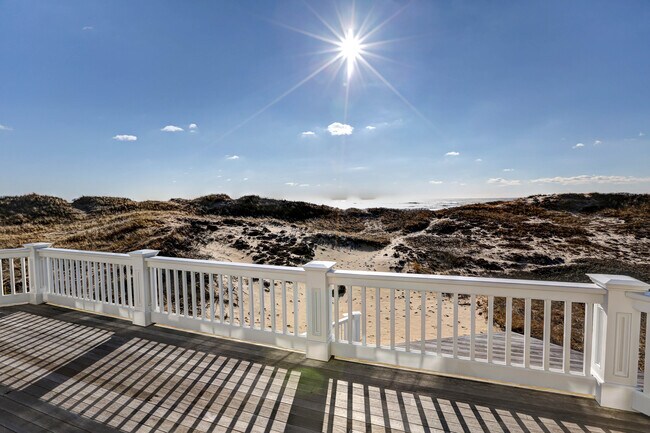 Building Photo - 2056 Montauk Hwy
