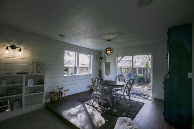 Foto del edificio - 1555 SW Gilson Ct