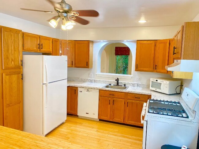 Building Photo - 2708 Fenimore Rd