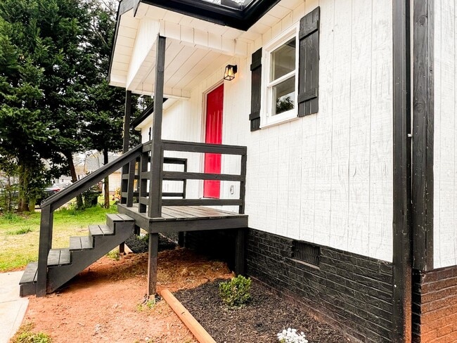 Building Photo - 113 Carey Ave