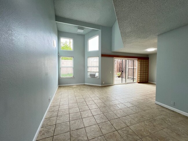 Building Photo - Two story townhome is desirable Northgate ...