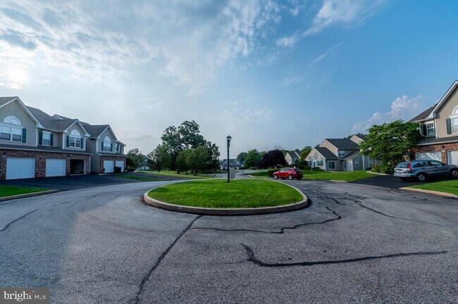 Foto del edificio - 908 Holly Ct