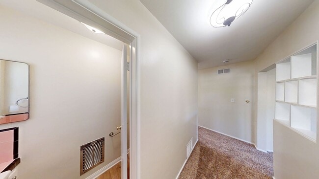 Building Photo - 3 bed 1.5 bath house + Studio Apt