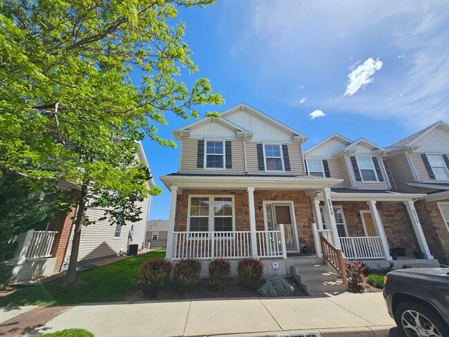 Foto del edificio - 3 Bed 3 Bath Townhome Minutes from Ft. Carson!!