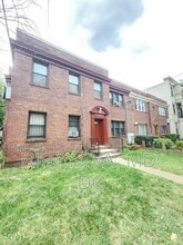 Building Photo - 515 Franklin St NE