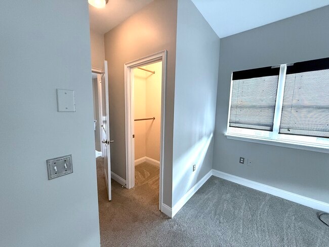 Building Photo - 1302 Kenilworth Ave