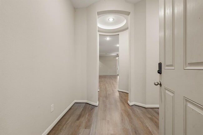 Foto del edificio - 24315 Devon Park Dr