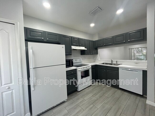 Foto del edificio - 2320 Lake Woodberry Cir