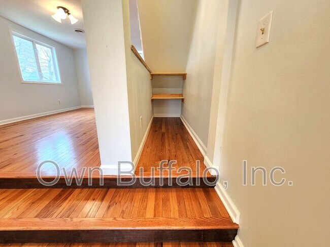 Foto del edificio - 742 Plymouth Ave