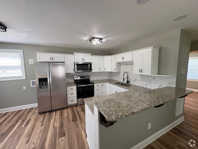 Building Photo - 2721 Robin Hood Dr