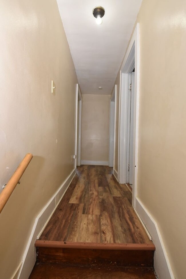 Building Photo - 135 E Eckman St