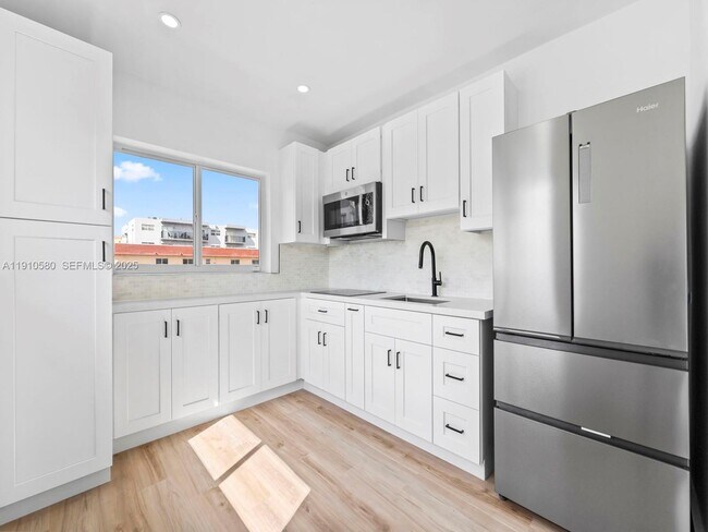 Foto del edificio - 300 NW 7th Ave