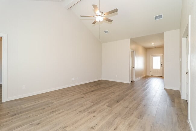 Foto del edificio - 1505 Woodwinds Dr