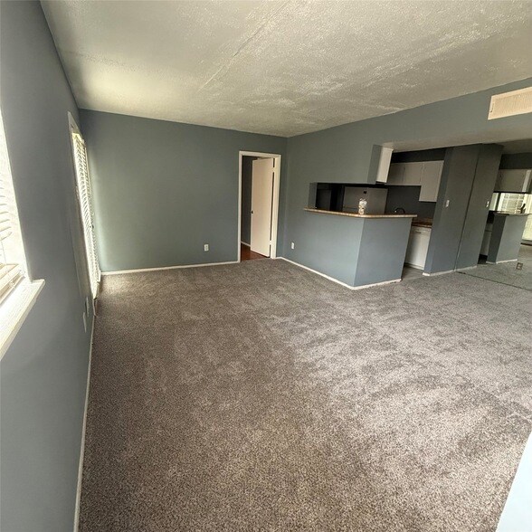 Building Photo - 10603 S Wilcrest Dr
