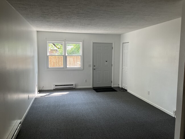 Building Photo - 908 Summit St
