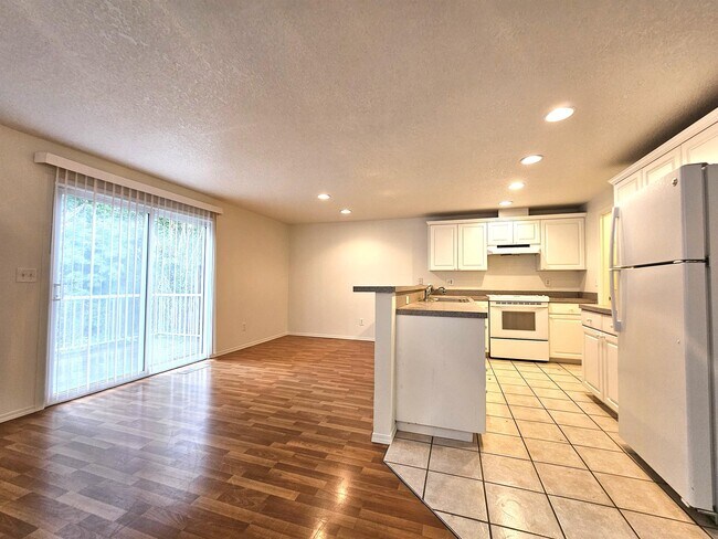 Foto del edificio - 9703 NE Tenny Creek Dr