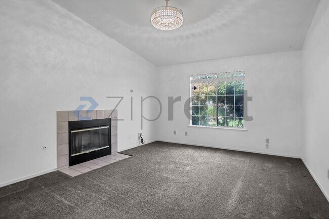 Building Photo - Unit