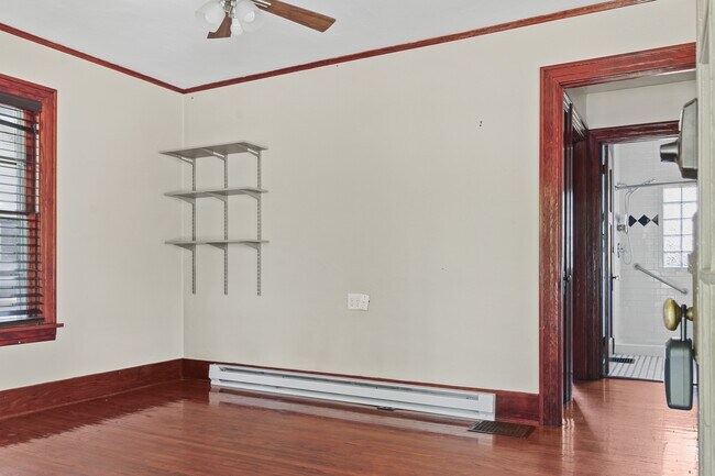 Foto del edificio - 404 E Illinois St