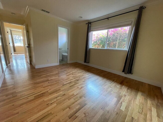 Building Photo - 1399 Glenmoor Way