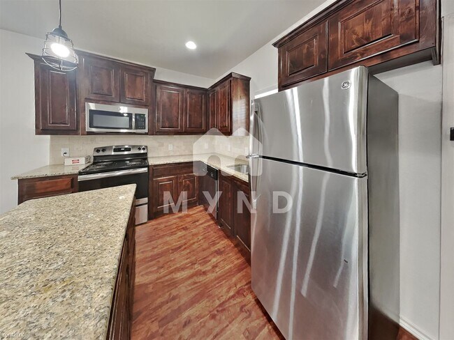 Building Photo - 3 br, 2.5 bath House - 605 Picnic Ct