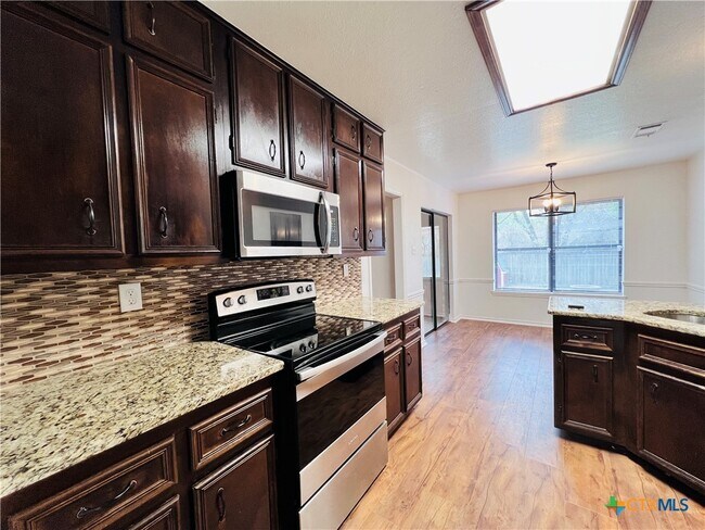 Foto del edificio - 1702 Fox Trail