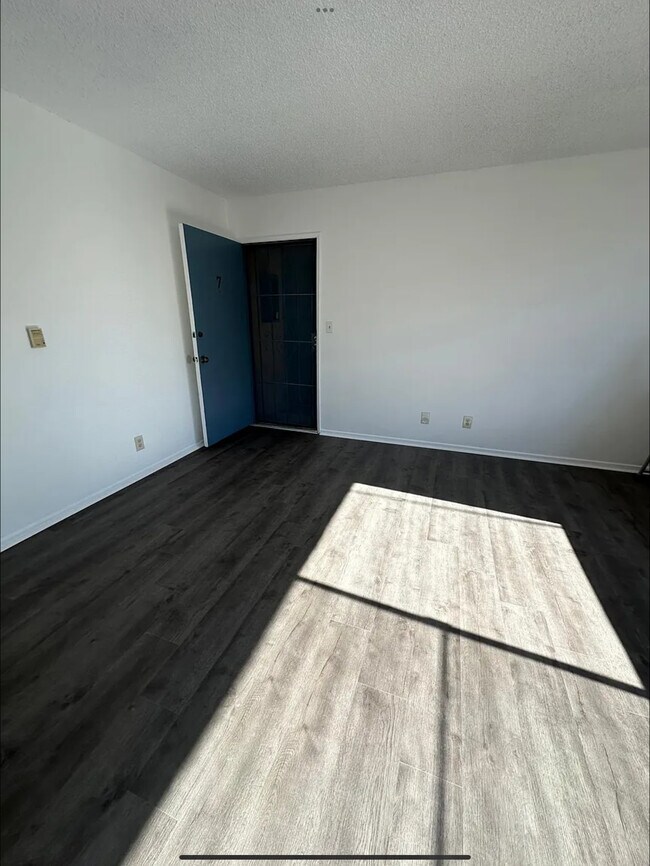 Foto del edificio - 4201 McLaughlin Ave