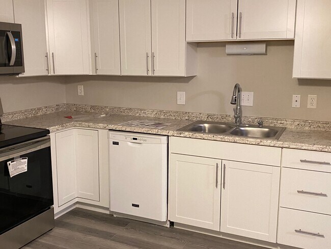 Building Photo - 10813 Fallsington Ct