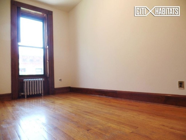 Building Photo - 122 W 74th St