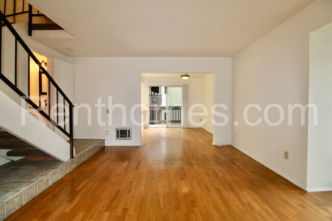 Foto del edificio - Mission Valley, 7958-E Mission Center Ct, Centrally Located, Community Pool and Spa!