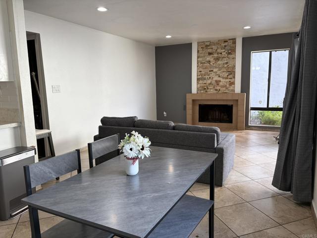 Foto del edificio - 1691 Melrose Ave