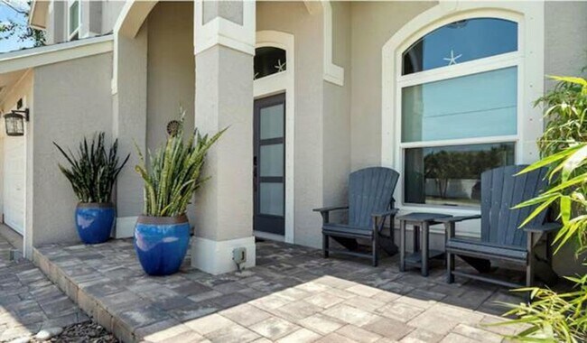 Foto del edificio - 6400 Revelle Cir S