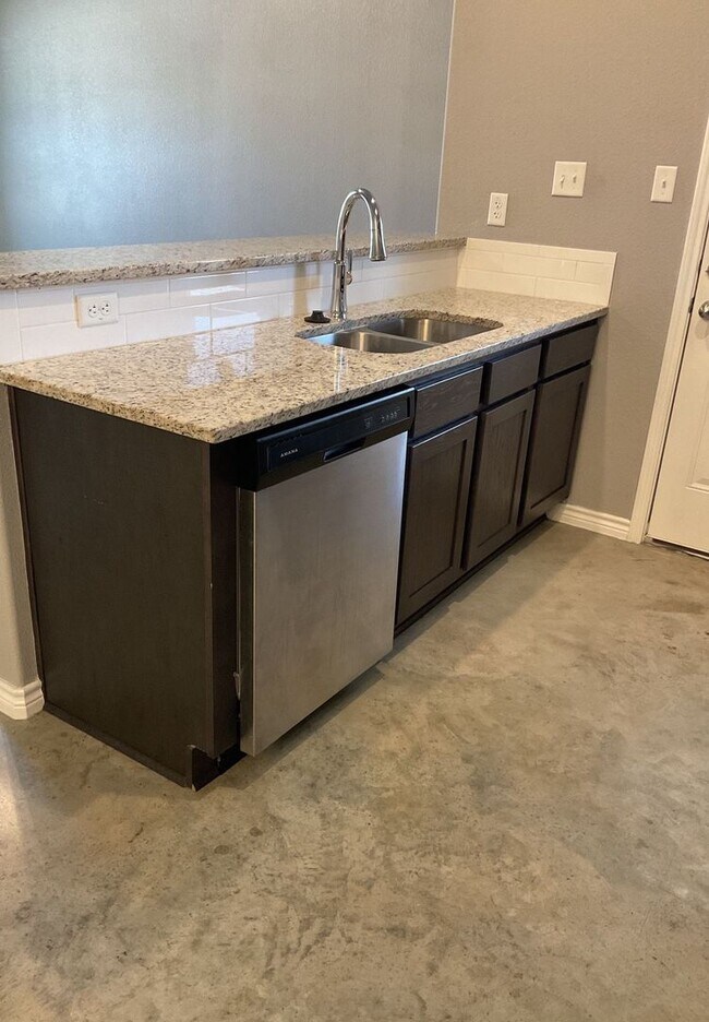 Foto del edificio - 1303 Liberation Ln