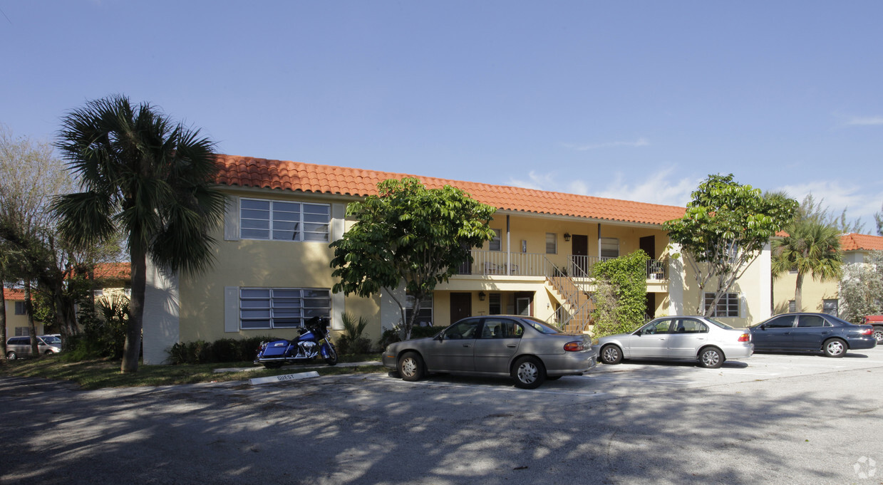 Primary Photo - Ocean Park South Apartments