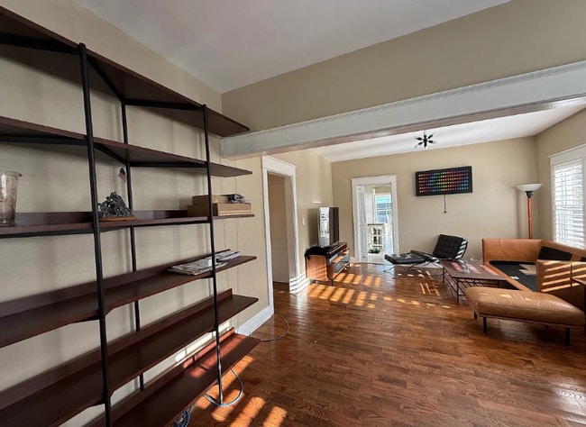 Foto del edificio - 322 W Crest Ave